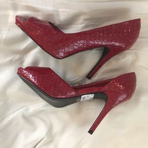 Cato Red snakeskin peep toe heels NWT